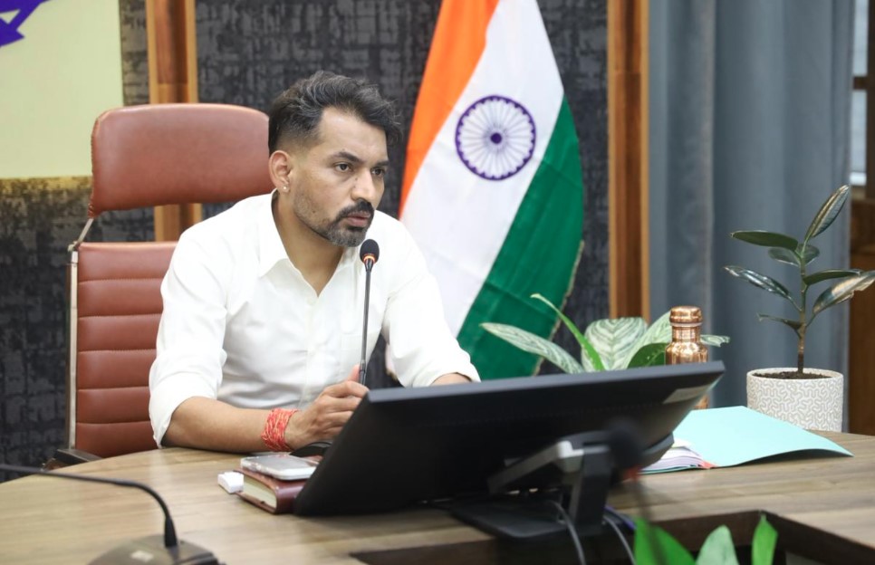 लाल पुल बस दुर्घटना की होगी मजिस्ट्रियल जांच, एक सप्ताह में रिपोर्ट प्रस्तुत करने के डीएम ने दिए निर्देश