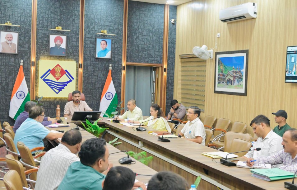 ठोस अपशिष्ट प्रबंधन में लापरवाही बर्दाश्त नहीं, अनधिकृत डंपिंग व मानकविहीन प्लांटों पर होगी कड़ी कार्रवाई- डीएम