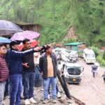 डीएम प्रशांत आर्य ने स्यानाचट्टी के भूस्खलन प्रभावित क्षेत्र का किया स्थलीय निरीक्षण