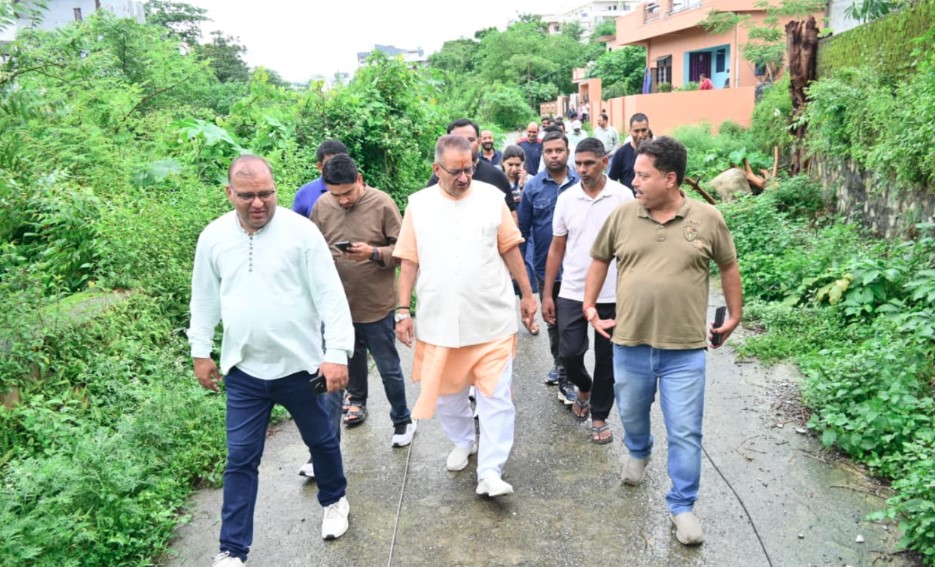 अतिवृष्टि से प्रभावित क्षेत्रों का मंत्री गणेश जोशी ने किया निरीक्षण, अधिकारियों को दिए सख्त निर्देश