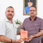 कैबिनेट मंत्री गणेश जोशी से मिले लेफ्टिनेंट जनरल (सेवानिवृत्त) अजय कुमार सिंह