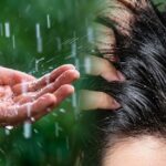 बारिश में भीगने से पहले जान लें ये बातें, स्किन और बालों को हो सकता है नुकसान