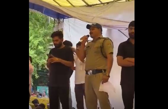 पेपर लीक आंदोलन में पहुंचे उत्तराखंड पुलिस के सिपाही , पुलिस महकमे में मची हलचल