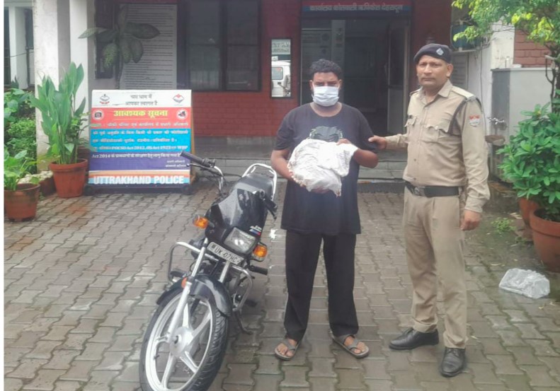 अवैध मादक पदार्थों के साथ एक नशा तस्कर गिरफ्तार