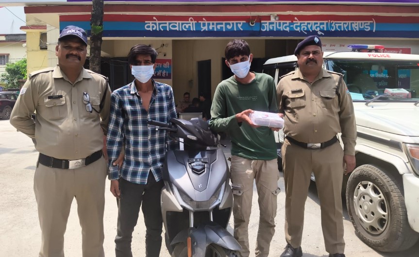 मोबाइल स्नैचिंग की घटना को अंजाम देने वाले दो आरोपियों को पुलिस ने किया गिरफ्तार
