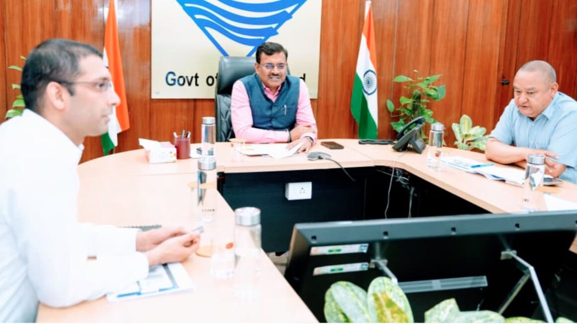 मुख्य सचिव आनन्द बर्द्धन ने पर्यटन विभाग की सभी योजनाओं पर ली जानकारी