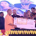 मुख्यमंत्री के हाथों योजनाओं का लाभ पाकर खिले लाभार्थियों के चेहरे
