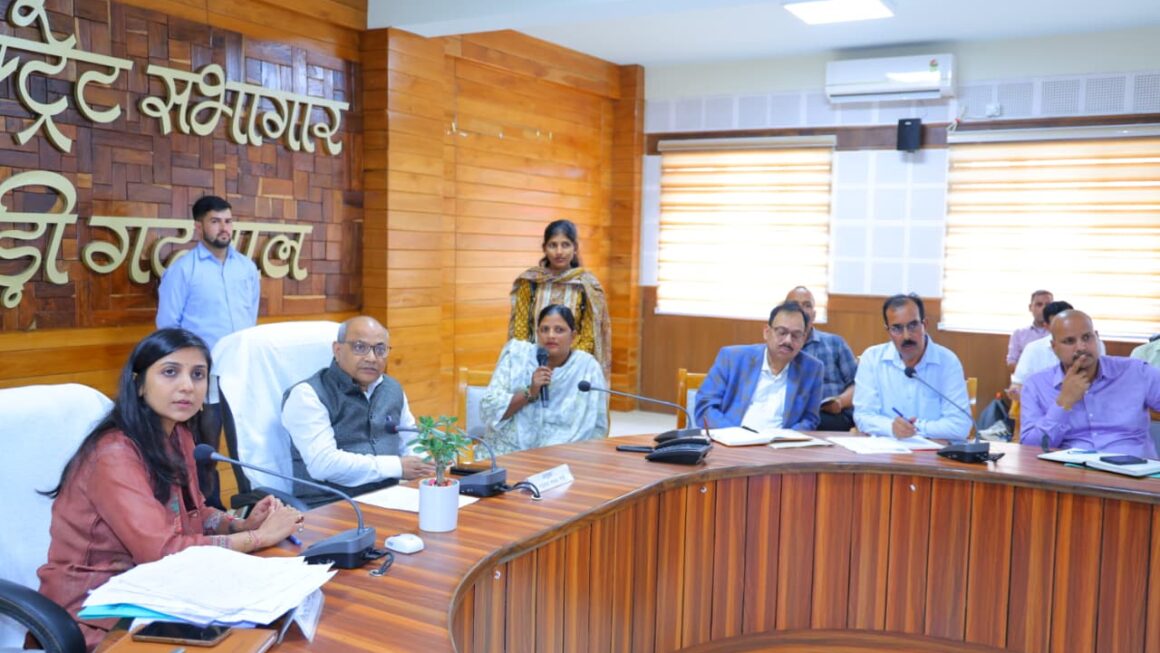 पौड़ी में जनता दर्शन में पहुंचीं 28 शिकायतें, आयुक्त ने अधिकारियों को समयबद्ध निस्तारण के दिए निर्देश