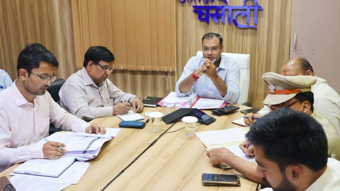 राष्ट्रीय राजमार्गों से अतिक्रमण हटाने के लिए चलेगा विशेष अभियान, डीएम गौरव कुमार ने दिए सख्त निर्देश