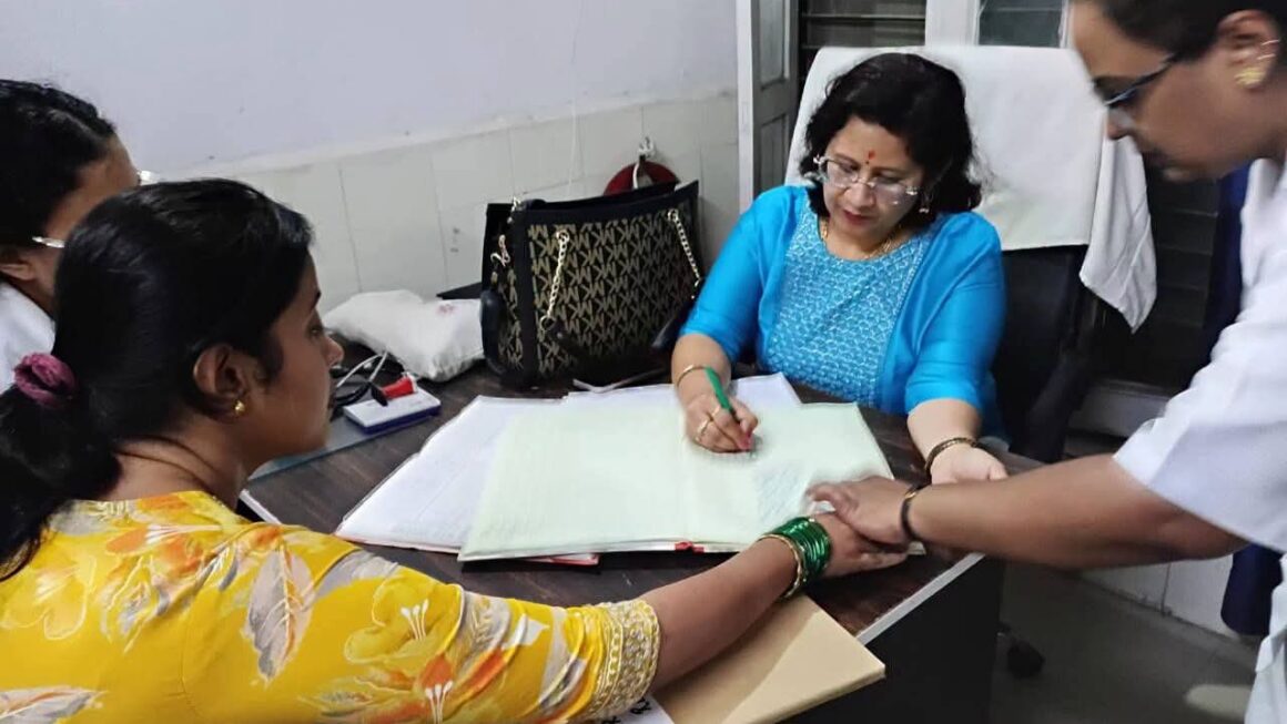सीएमओ डॉ. मेघना असवाल का औचक निरीक्षण, स्वास्थ्य सेवाओं में सुधार के दिए निर्देश