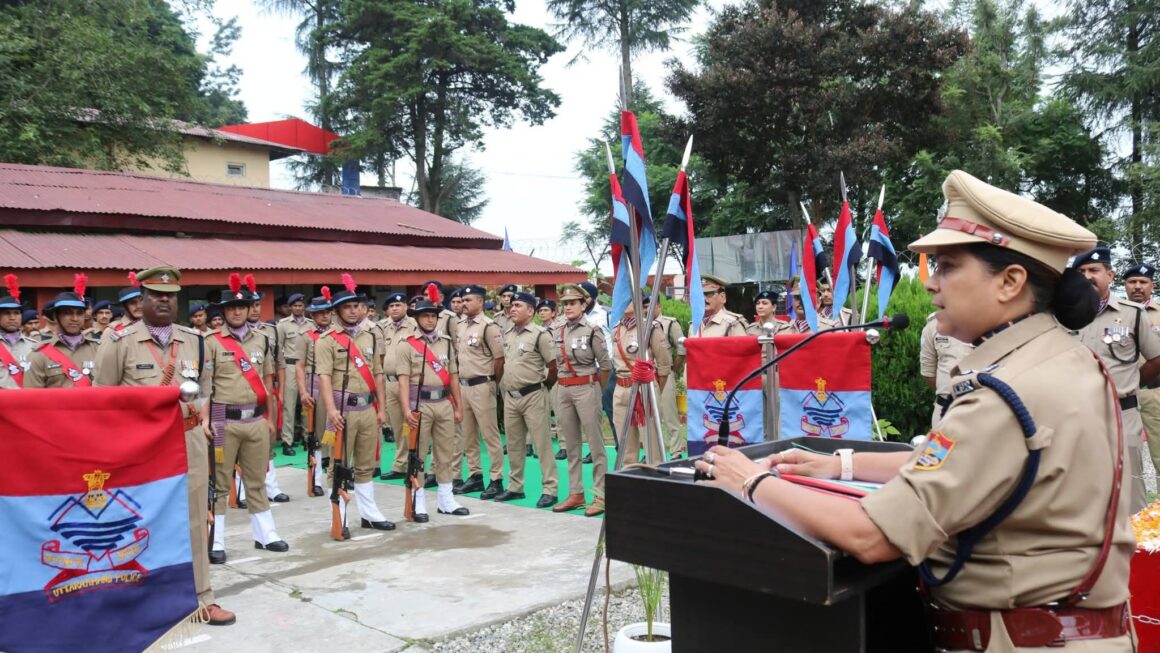 टिहरी पुलिस ने धूमधाम से मनाया 80वां स्वतंत्रता दिवस, 25 पुलिस कार्मिक रजत जयंती पदक से अलंकृत
