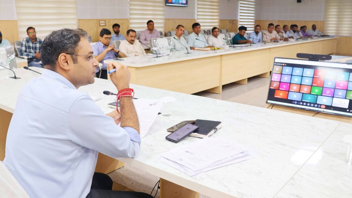जनता मिलन कार्यक्रम में 26 शिकायतें प्राप्त, डीएम ने समयबद्ध निस्तारण के दिए निर्देश