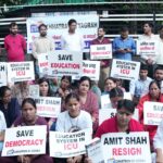 प्रदेश अध्यक्ष महिला कांग्रेस ज्योति रौतेला के नेतृत्व में डीएम कार्यालय का घेराव