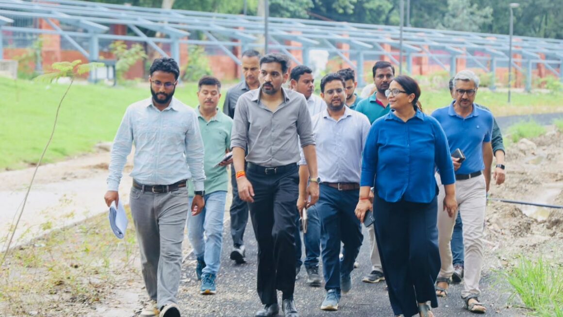 डीएम डॉ. आशीष चौहान ने किया स्थलीय निरीक्षण, समयबद्ध व गुणवत्ता से कार्य पूरे करने के दिए निर्देश