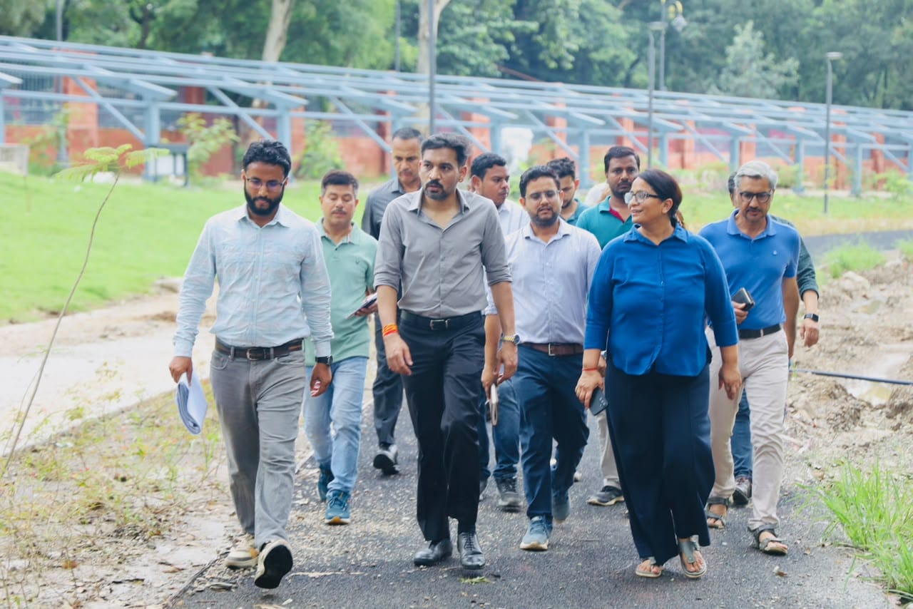 डीएम डॉ. आशीष चौहान ने किया स्थलीय निरीक्षण, समयबद्ध व गुणवत्ता से कार्य पूरे करने के दिए निर्देश