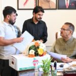 जनसुनवाई में कृषि मंत्री गणेश जोशी ने सुनीं लोगों की समस्याएं, युवा किसान की सफलता को बताया प्रेरणादायक
