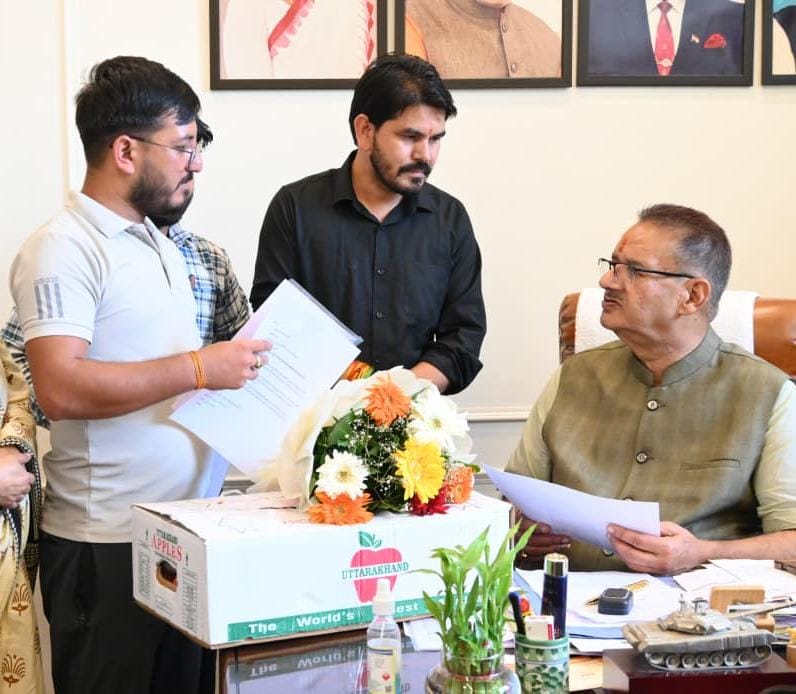 जनसुनवाई में कृषि मंत्री गणेश जोशी ने सुनीं लोगों की समस्याएं, युवा किसान की सफलता को बताया प्रेरणादायक