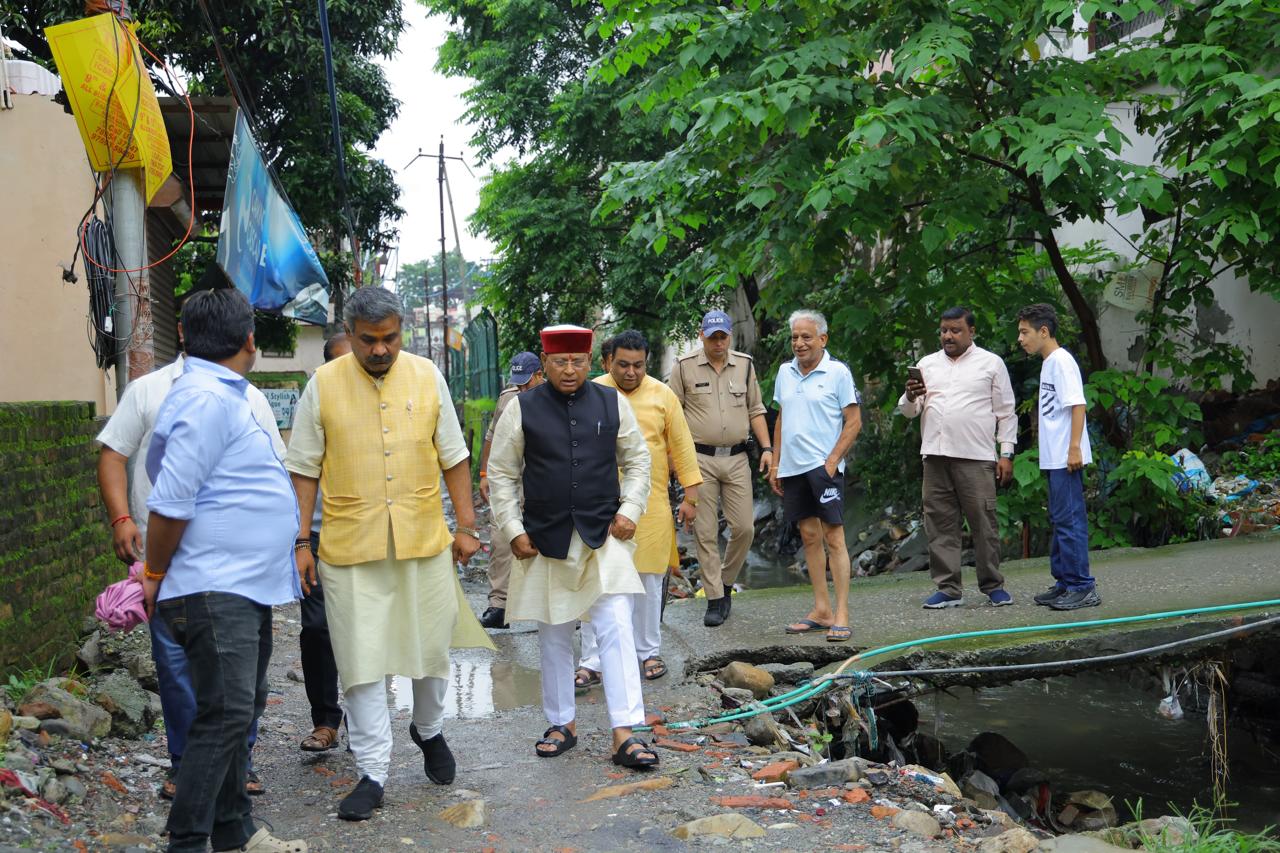 काबिना मंत्री खजानदास ने किया मन्नुगंज एवं रिस्पना का भ्रमण*
