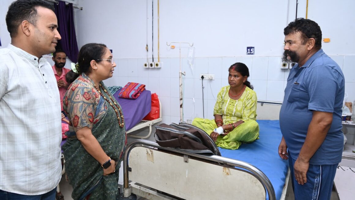 विधानसभा अध्यक्ष ऋतु खण्डूडी भूषण ने चंद्र मोहन सिंह नेगी राजकीय बेस हॉस्पिटल कोटद्वार का किया औचक निरीक्षण