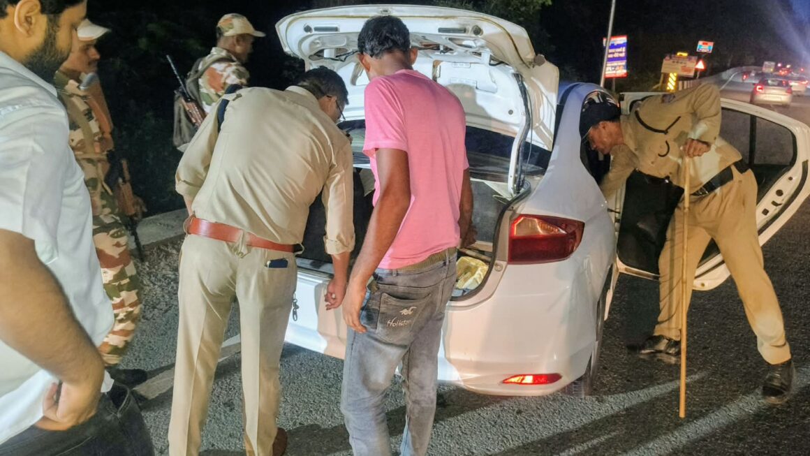 एसएसपी देहरादून के निर्देशों पर सम्पूर्ण जनपद में दून पुलिस द्वारा लगातार चलाया जा रहा सघन चेकिंग अभियान