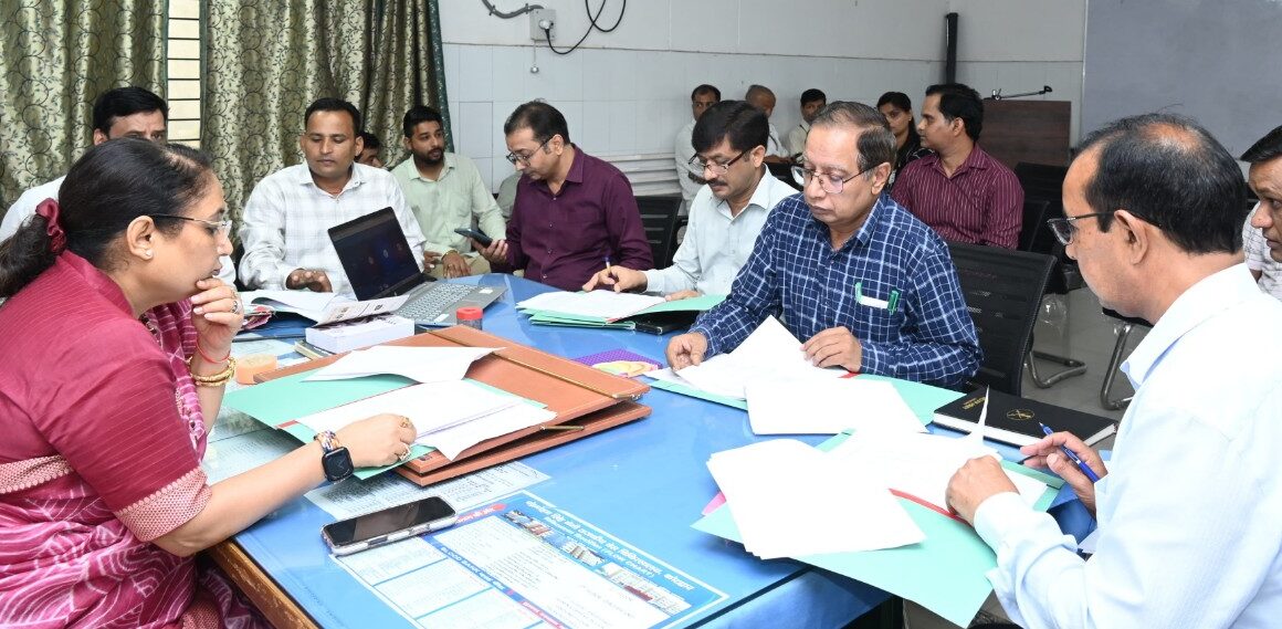 अस्पताल की व्यवस्थाओं में सुधार और मरीजों को बेहतर सुविधाएं देने पर जोर