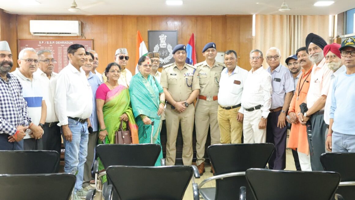 “विश्व वरिष्ठ नागरिक दिवस’’ पर एसएसपी देहरादून द्वारा सीनियर सिटीजन्स से की शिष्टाचार भेंट