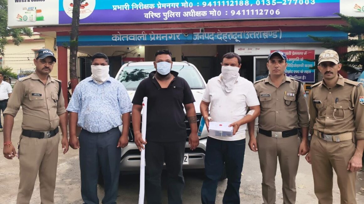प्रेमनगर में सड़क पर मारपीट और हुड़दंग, लाइसेंसी पिस्टल दिखाने वाले समेत तीन गिरफ्तार