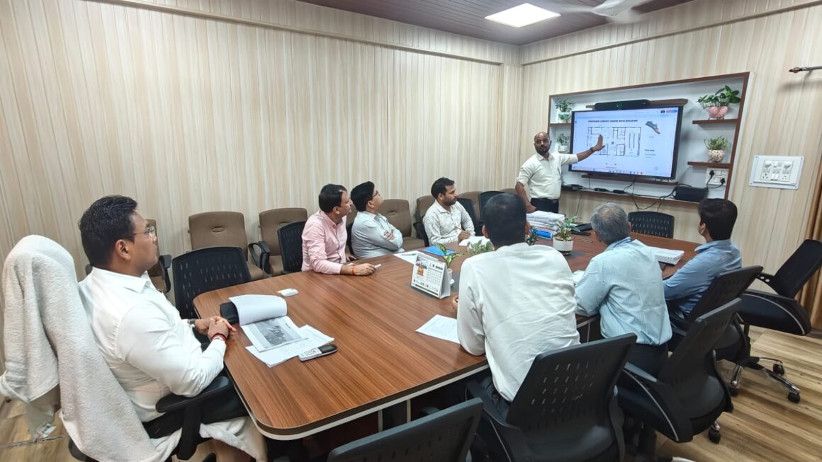 धामी सरकार का विकास पर फोकस, मास्टर प्लान से अवैध निर्माण तक आवास विभाग की समीक्षा