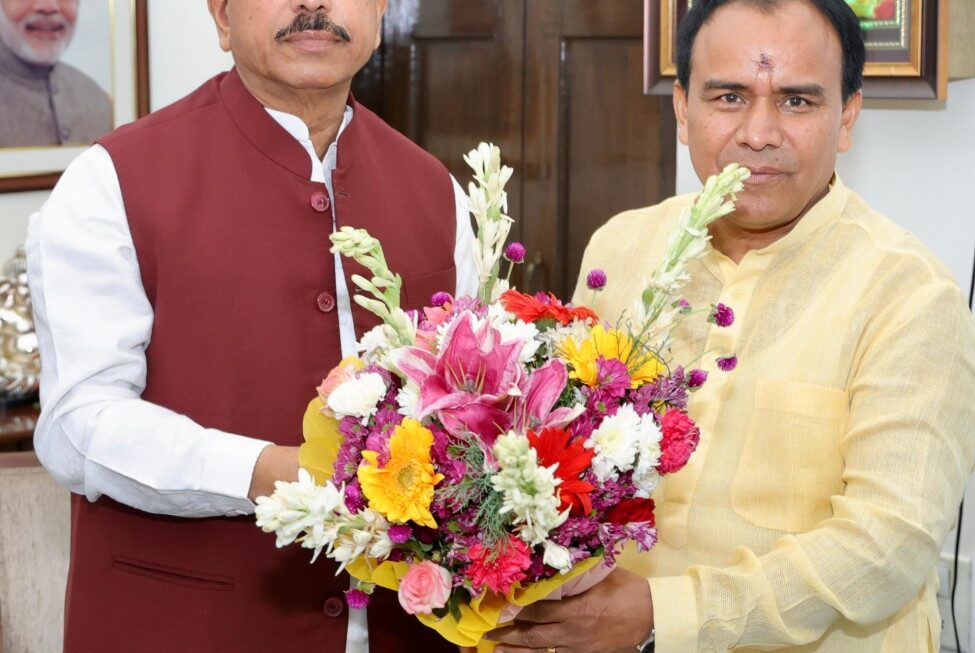 उच्च शिक्षा मंत्री डाॅ. रावत ने नवनियुक्त केन्द्रीय शिक्षा मंत्री प्रहलाद जोशी से की मुलाकात