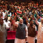पीएम मोदी समेत NDA सांसदों ने लहराया तिरंगा, झारखंड छात्र प्रदर्शन पर संसद में प्रदर्शन