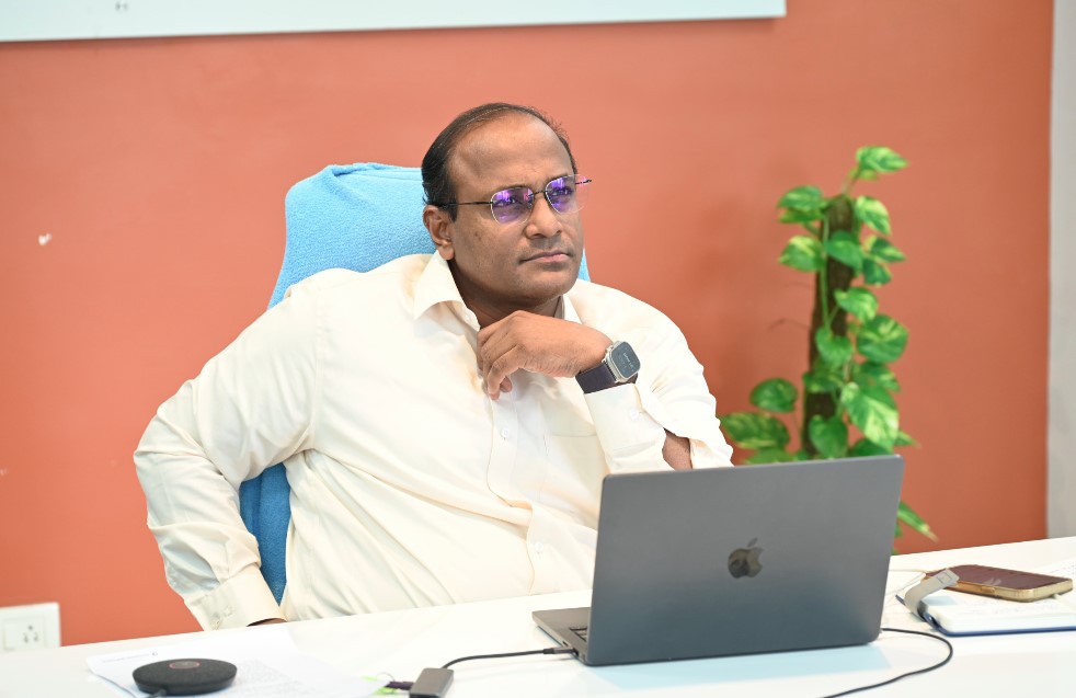 SIR पर सीईओ ने जिलाधिकारियों के साथ की समीक्षा बैठक