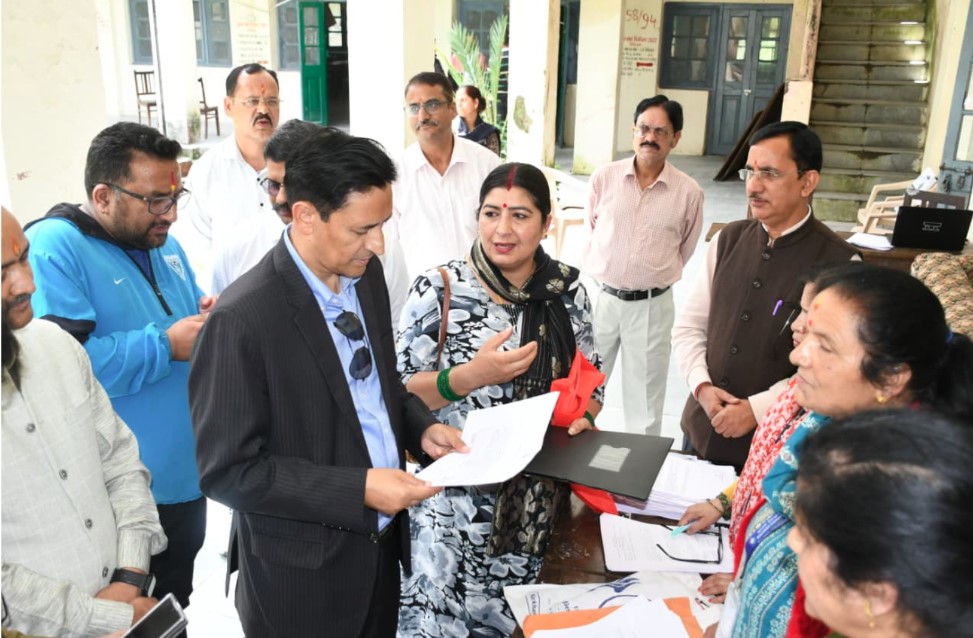 आयुक्त दीपक रावत ने किया SIR कार्यों का स्थलीय निरीक्षण
