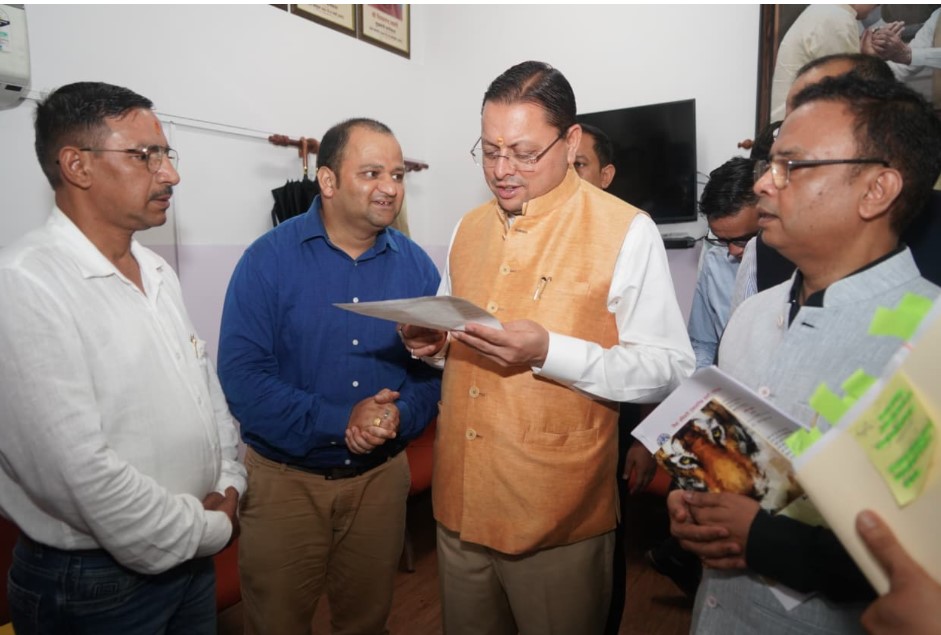 मुख्यमंत्री से विभिन्न कर्मचारी संगठनों के प्रतिनिधिमंडलों ने की भेंट