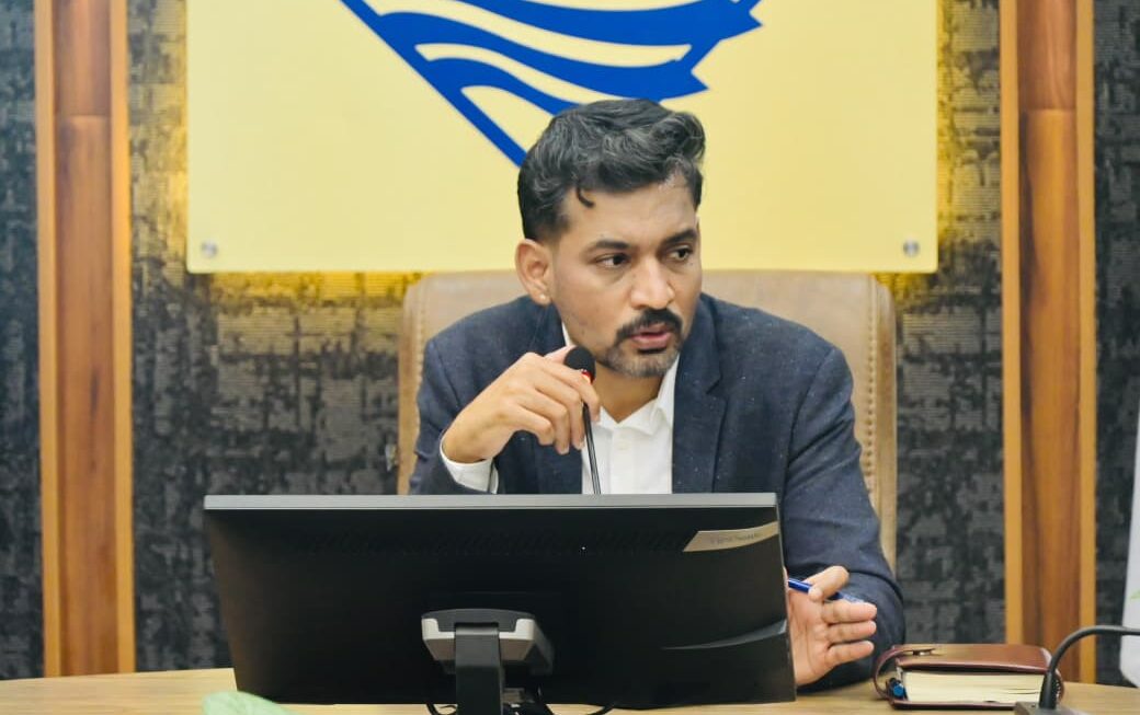 अतिक्रमण, अवैध फैक्ट्री और आपदा कार्यों में अनियमितता पर डीएम सख्त, अधिकारियों को दिए जांच के निर्देश