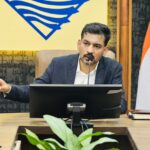 सीएम हेल्पलाइन की लंबित शिकायतों का प्राथमिकता से करें निस्तारणः जिलाधिकारी