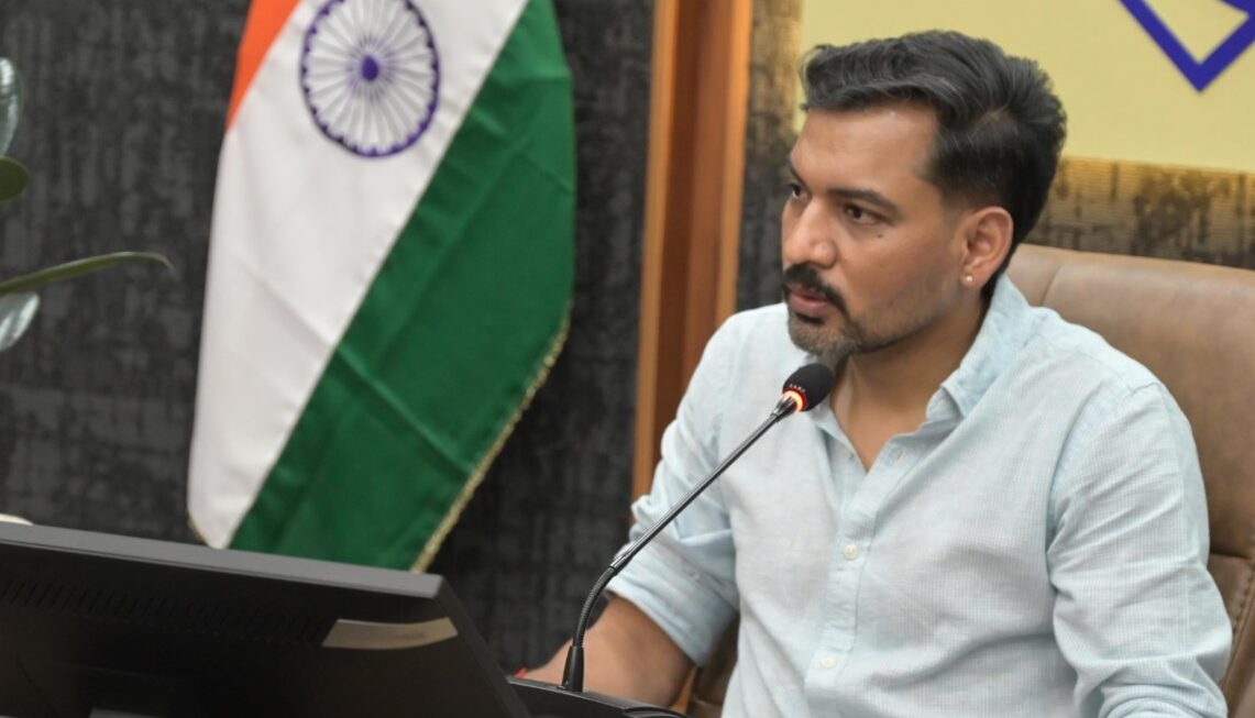 विशेष गहन पुनरीक्षण की आयोग की टीम ने की समीक्षा