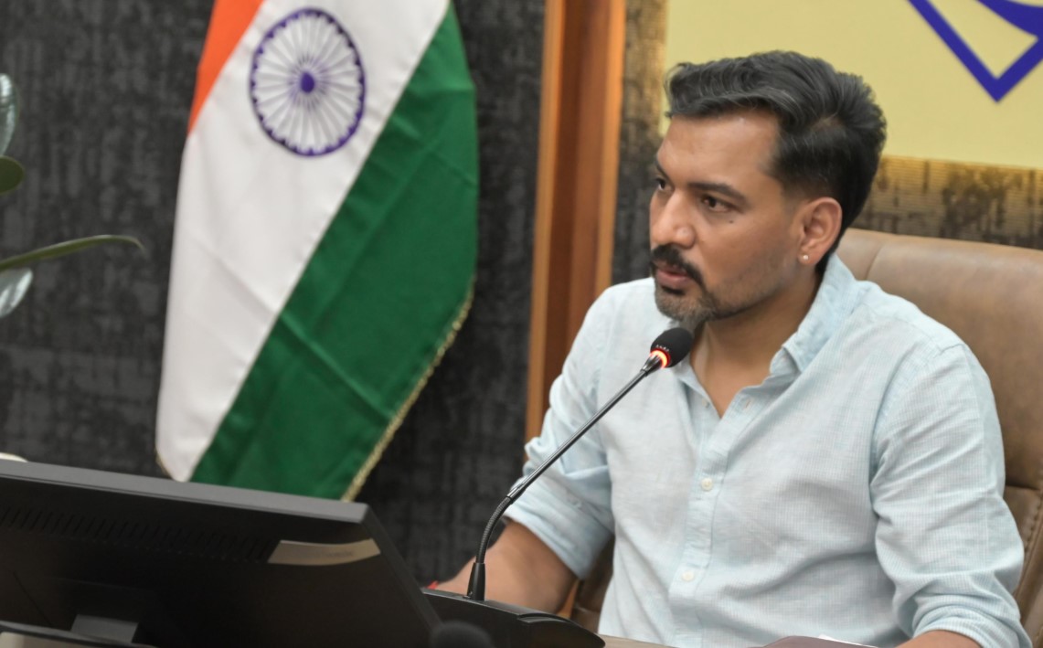 विशेष गहन पुनरीक्षण की आयोग की टीम ने की समीक्षा