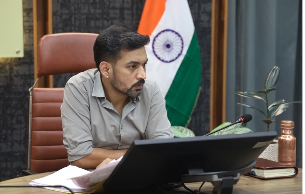 राजस्व वसूली में ढिलाई पर बरतेगी सख्ती, डीएम ने दी कड़ी चेतावनी