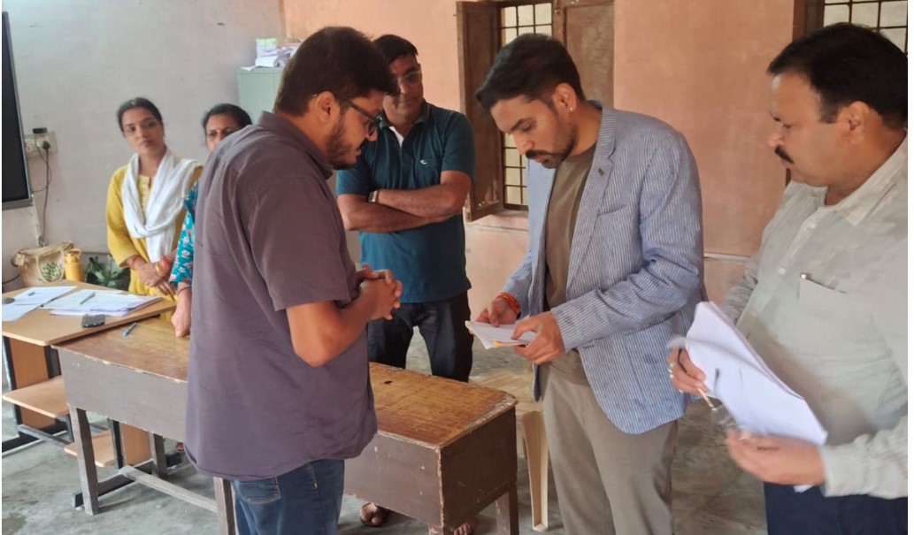 कोई भी पात्र मतदाता मतदाता सूची में शामिल होने से वंचित न रहे- जिलाधिकारी