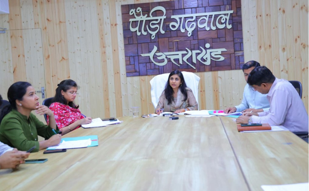 जिलाधिकारी की अध्यक्षता में आयोजित हुई वन भूमि हस्तांतरण की बैठक