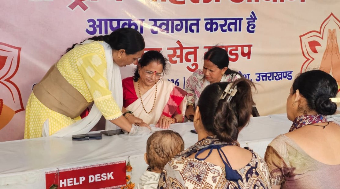 ‘सम्मान सेतु’ कैंप में महिलाओं व कांवड़ यात्रियों को कानूनी किट देकर किया जागरूक