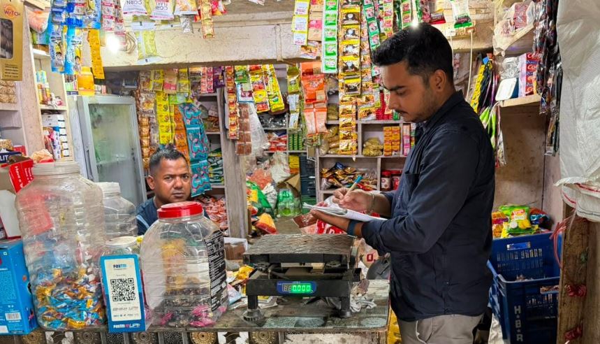 चीनी की जमाखोरी और कालाबाजारी पर शिकंजा, पौड़ी में 11 टीमों ने की छापेमारी