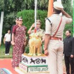 पिथौरागढ़ के मिनी स्टेडियम में प्रभारी मंत्री रेखा आर्या ने किया ध्वजारोहण