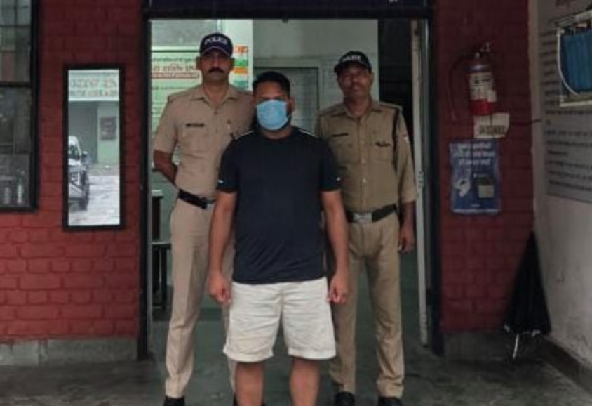 25 हजार का इनामी गैंगस्टर सोनौली से गिरफ्तार