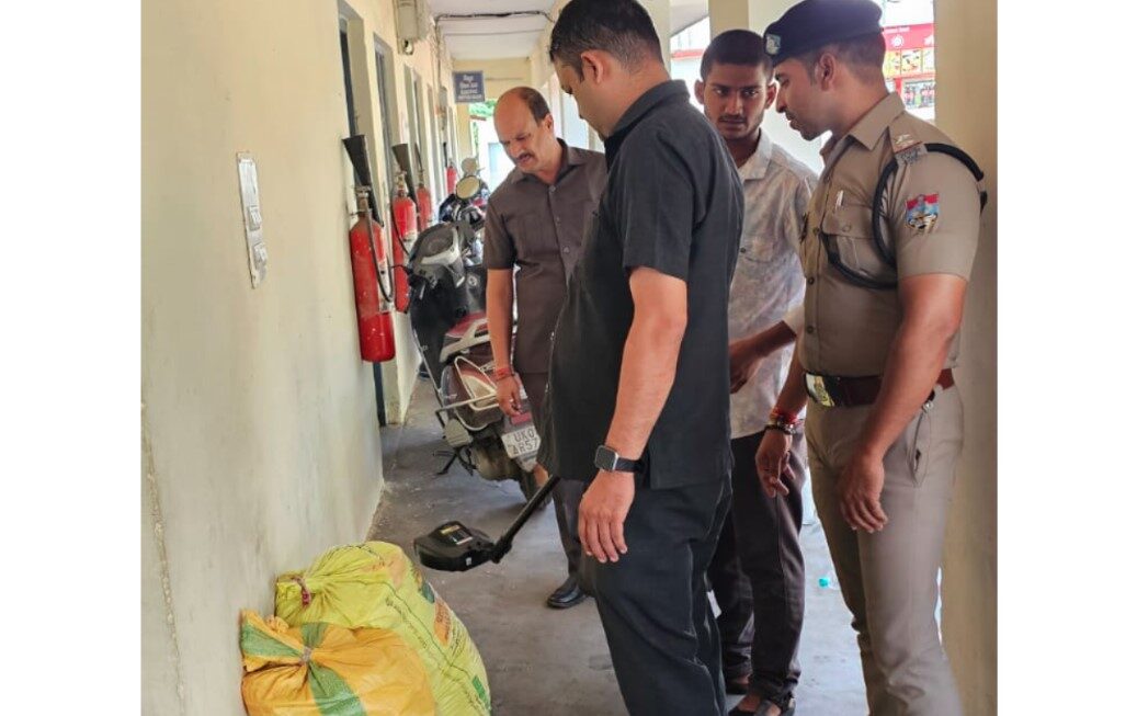 कांवड़ मेले की सुरक्षा के लिए दून पुलिस अलर्ट, ऋषिकेश में बम निरोधक दस्ते का सघन चेकिंग अभियान