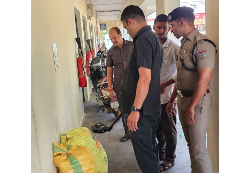 कांवड़ मेले की सुरक्षा के लिए दून पुलिस अलर्ट, ऋषिकेश में बम निरोधक दस्ते का सघन चेकिंग अभियान