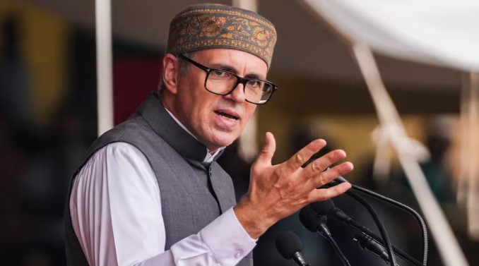 केंद्र के मौखिक आश्वासन पर भरोसा न करें, लिखित गारंटी लें: उमर अब्दुल्ला