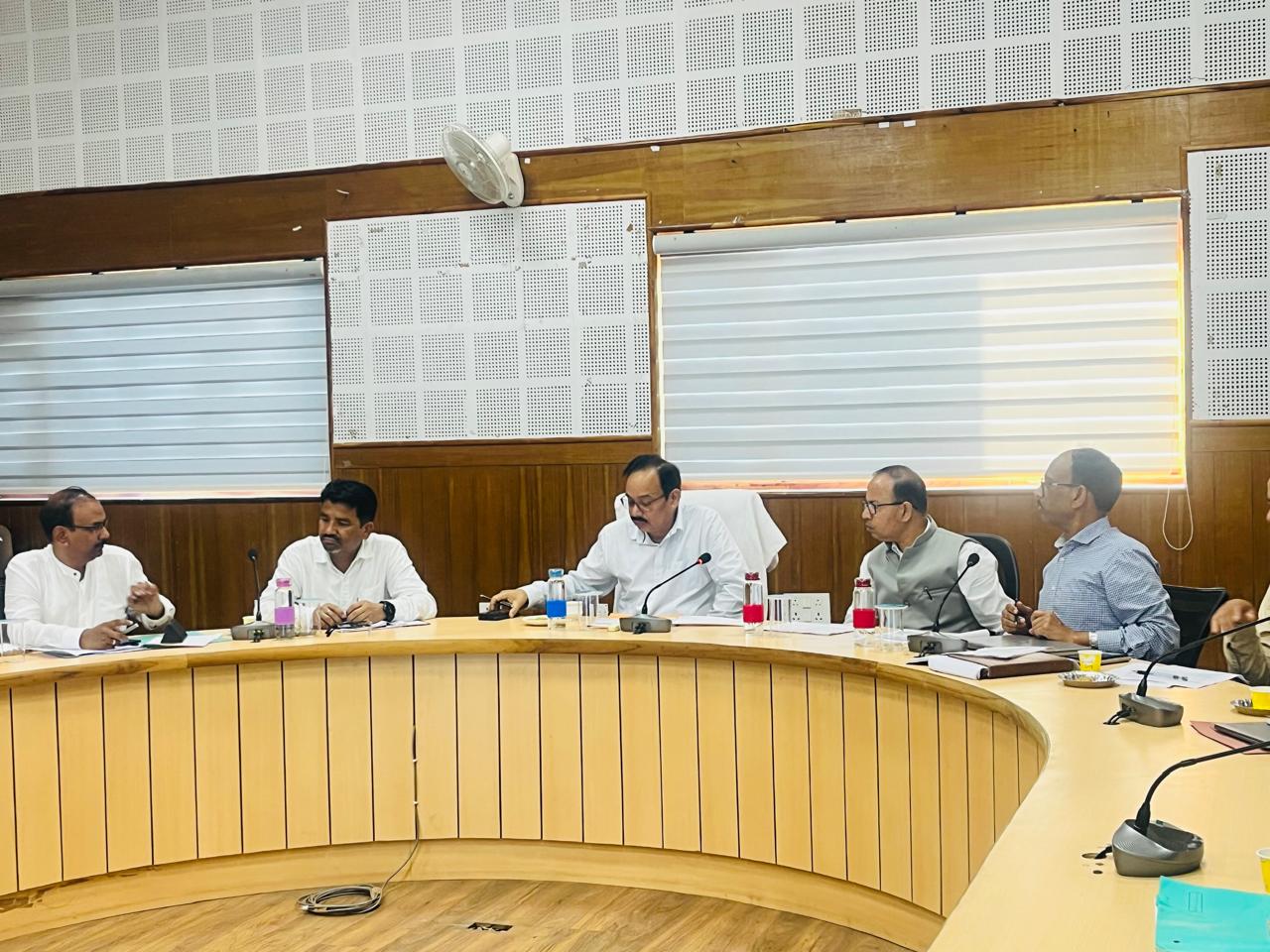 25 सूत्रीय कार्यक्रम के लक्ष्यों को समयबद्ध ढंग से पूरा करें अधिकारी : मुख्य विकास अधिकारी