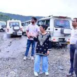 कपकोट के आपदा प्रभावित क्षेत्रों में डीएम अपूर्वा पाण्डे का स्थलीय निरीक्षण, सड़क की गुणवत्ता पर जताई नाराजगी