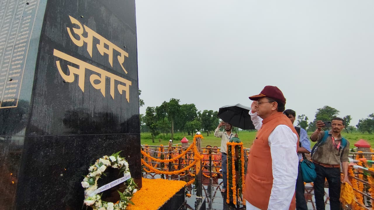 भारत-नेपाल सीमा पर शहीद स्मारक और विशाल तिरंगे का लोकार्पण, सीएम धामी ने वीर शहीदों को किया नमन